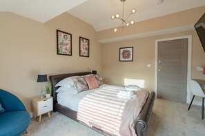 2 bedrooms, desk, iron/ironing board, free WiFi