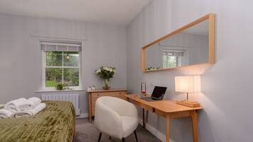 2 bedrooms, desk, iron/ironing board, free WiFi