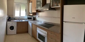 Micro-ondes, four, plaque de cuisson, lave-vaisselle