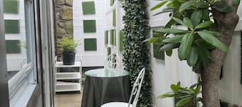 Charming  Studio-Cottage with WiFi & TV free parking in Greenwich