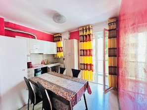 Dining - 3-bedroom apartment in charming Venezia with WiFi, AC. Book now (Venezia)