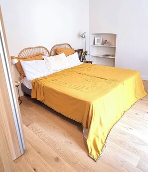 2 bedrooms, WiFi, bed sheets - Charming house in the delightful Borgo Tra-Monti e Laghi (Comerio)