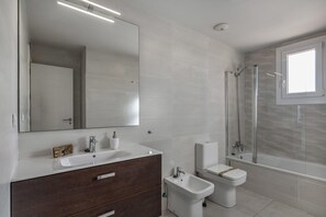 Lejlighed | Badeværelse | Hårtørrer