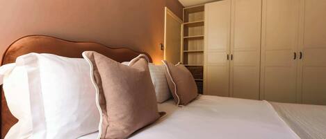 1 bedroom, iron/ironing board, travel cot, WiFi