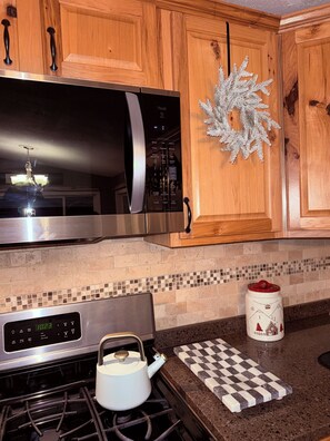 Micro-ondes, four, plaque de cuisson, lave-vaisselle