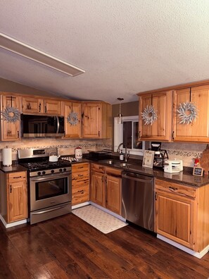 Mikrowelle, Ofen, Herdplatte, Geschirrspüler