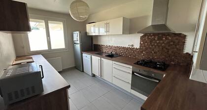 Apartment with balcony, close to lake and forest. Pets welcome!
