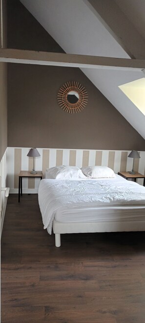 2 chambres, fer et planche à repasser, draps fournis