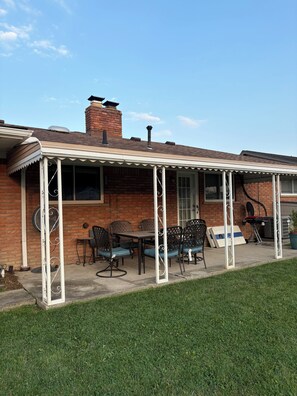 屋外ダイニングエリア