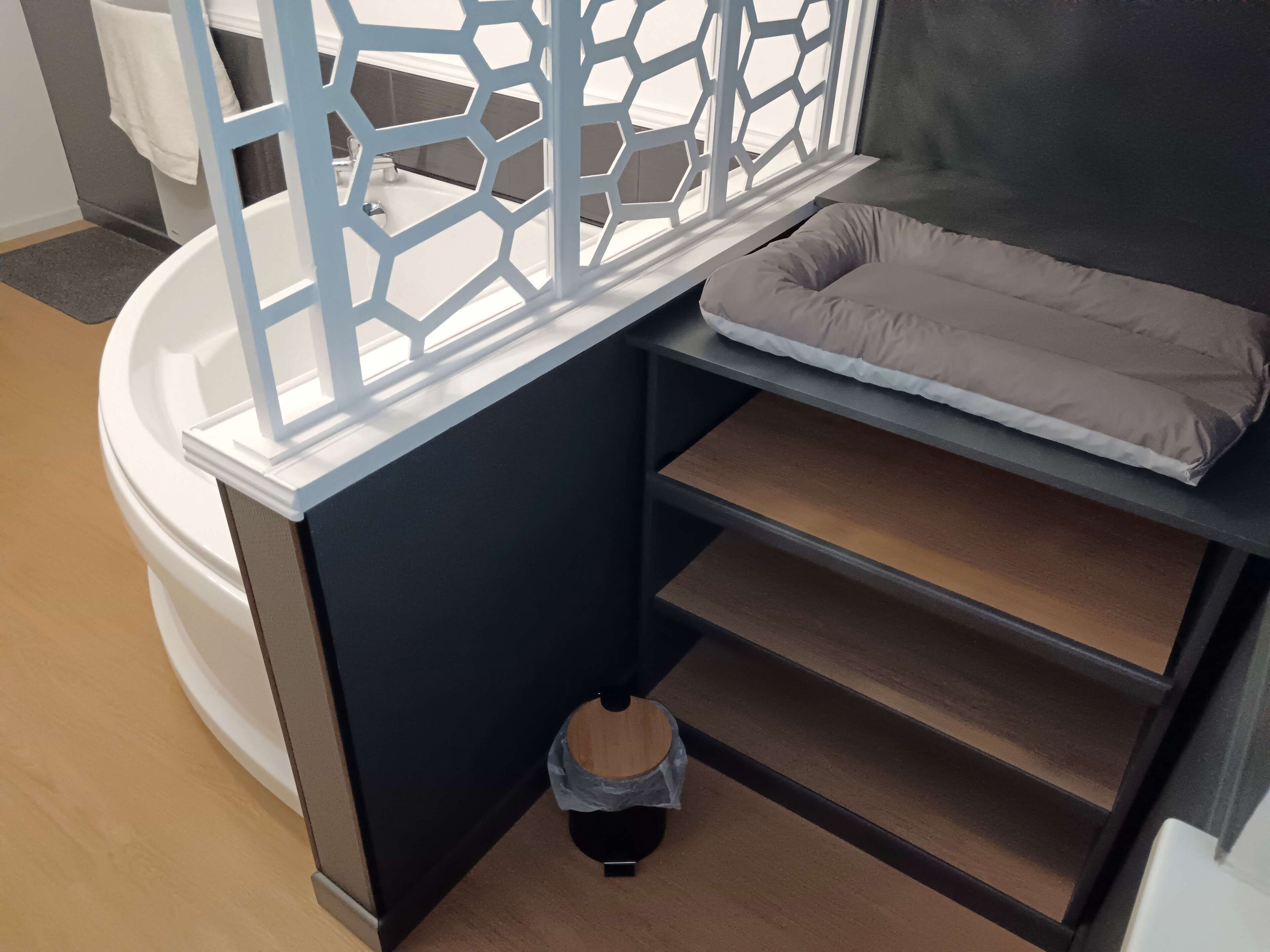 4 多间卧室、办公桌、旅行婴儿床、免费 WiFi