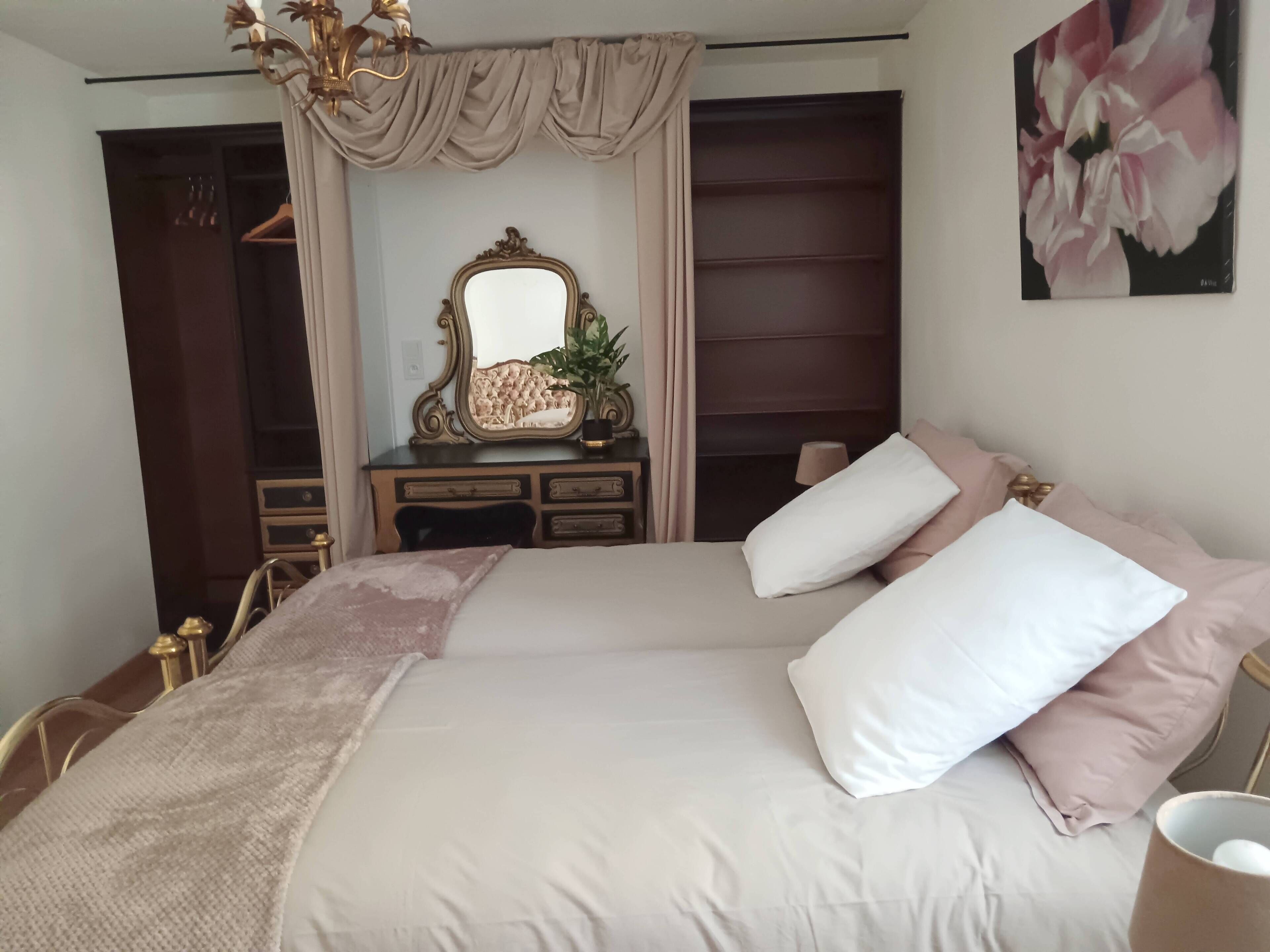 4 slaapkamers, een bureau, reisbedje, gratis wifi