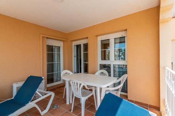 Apartment | Tempat makan luar
