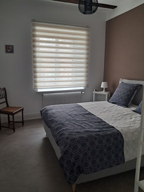 1 bedroom, bed sheets