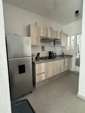 Micro-ondes, plaque de cuisson, lave-vaisselle