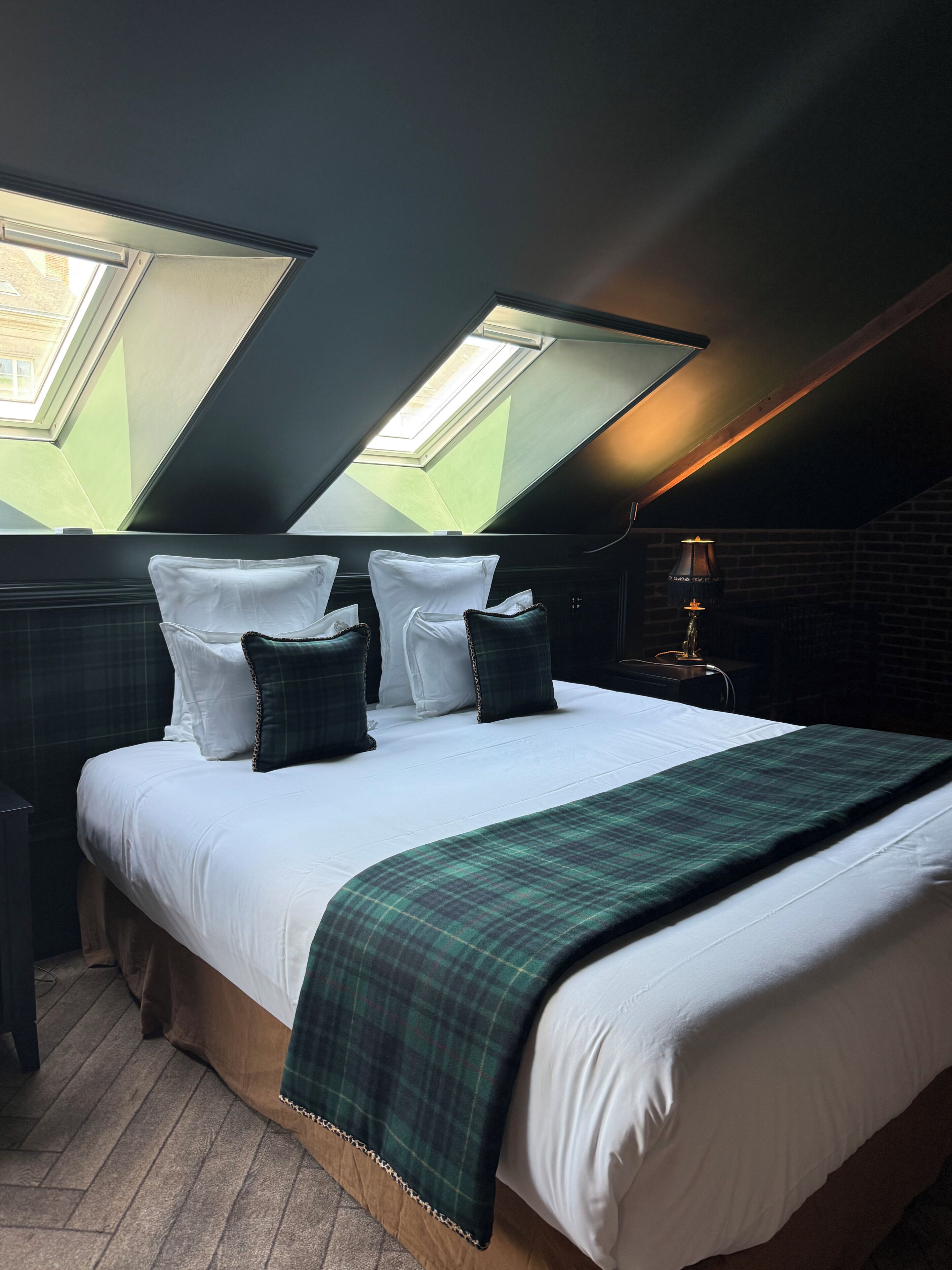 Room, 1 Queen Bed, Non Smoking, Pets Allowed (St James Park) | In-room safe, soundproofing, iron/ironing board, free WiFi