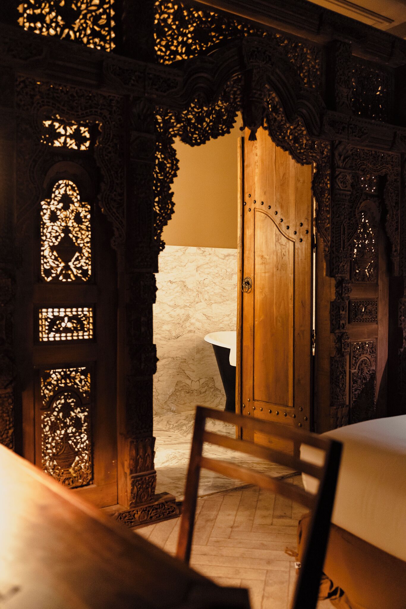 Room, 1 Queen Bed, Non Smoking, Pets Allowed (Temple de Shiva) | Bathroom | Bathrobes, slippers