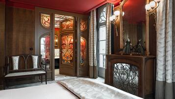 Room, 1 Queen Bed, Non Smoking, Pets allowed (Folies a Paris) | In-room safe, soundproofing, iron/ironing board, free WiFi