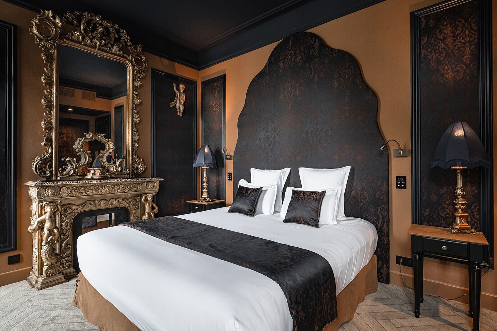 In-room safe, soundproofing, iron/ironing board, free WiFi