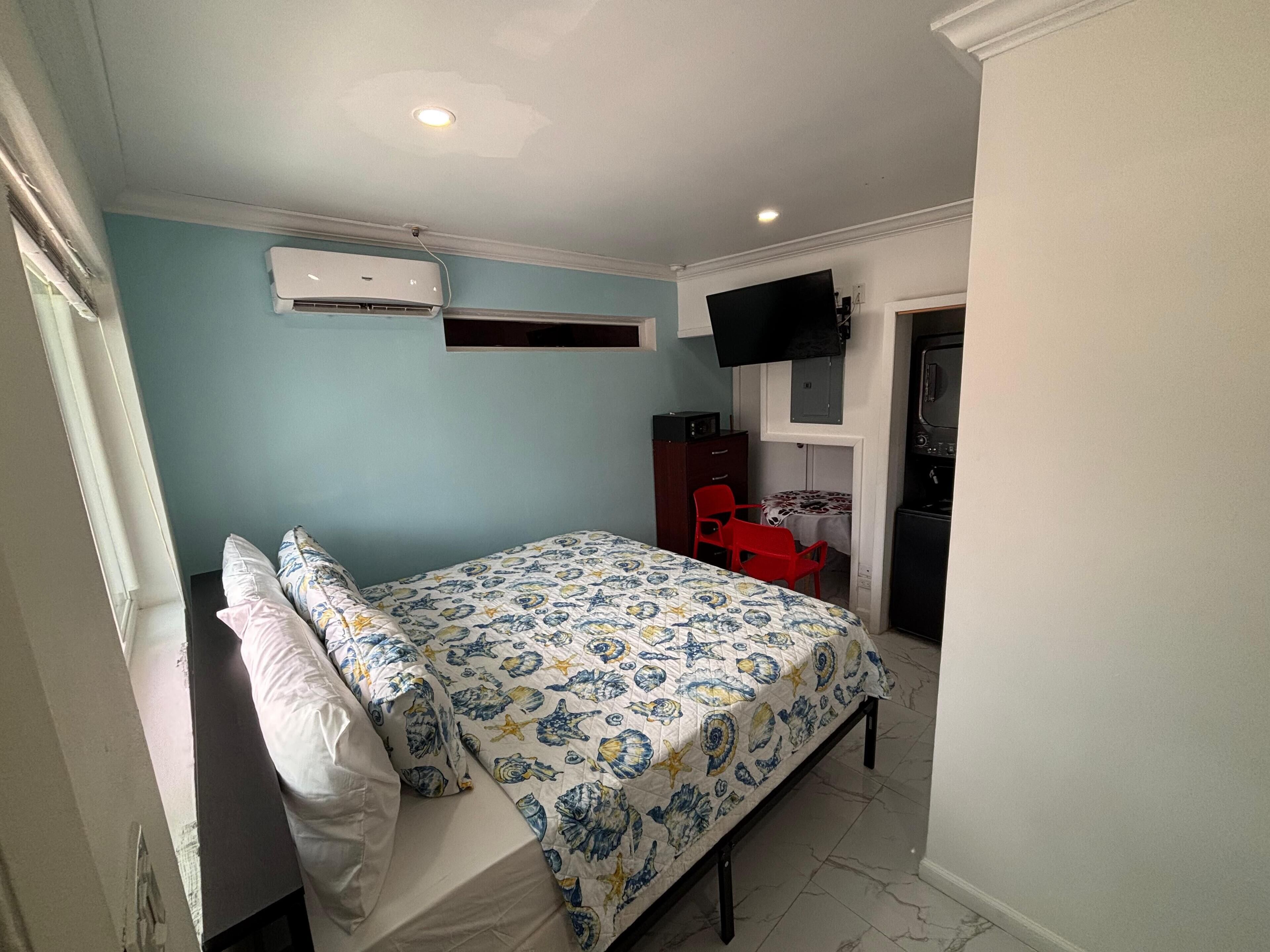 In-room safe, laptop workspace, iron/ironing board, WiFi (free)