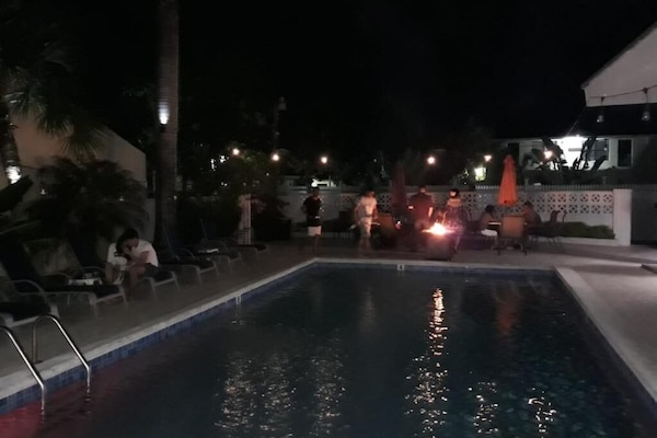 Outdoor pool, open 10:00 AM to 6:00 PM, sun loungers