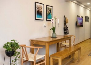 Dining - Stylish Loft w Balcony in the Heart of Roma Norte (Mexico City)