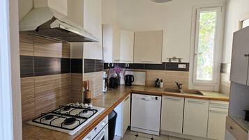 Micro-ondes, four, plaque de cuisson, lave-vaisselle