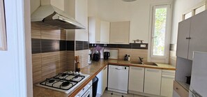 Micro-ondes, four, plaque de cuisson, lave-vaisselle
