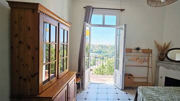 2 chambres, fer et planche Ă repasser, Wi-Fi, draps fournis