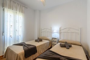 2 bedrooms, iron/ironing board - Apartment With Pool & Garden Views (Ayamonte)