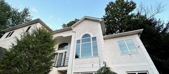 Sophia's Flat A-No Step/ Pet Friendly at Quiet & Peaceful Suburb