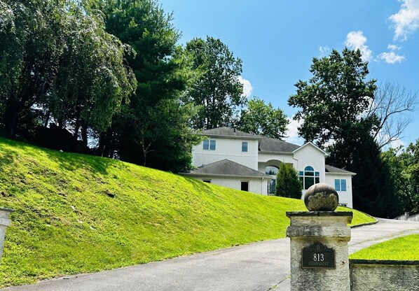 Exterior - Sophia's Flat A-No Step/ Pet Friendly at Quiet & Peaceful Suburb (Broomall)