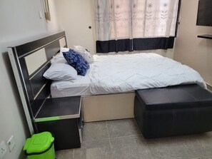 1 bedroom, bed sheets