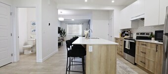 Kinglet 4BR Getaway |A/C|Garage|Near WEM|Disney+