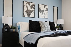 4 Schlafzimmer, Schreibtisch, Bügeleisen/Bügelbrett, Reisekinderbett