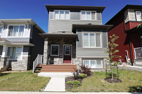 Kinglet 4BR Getaway |A/C|Garage|Near WEM|Disney+