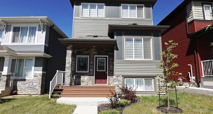 Kinglet 4BR Getaway |A/C|Garage|Near WEM|Disney+
