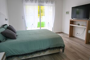 3 chambres, fer et planche à repasser, lit parapluie, Wi-Fi gratuit