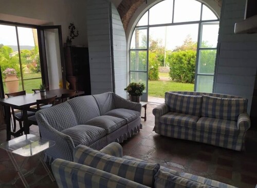 Villa with BBQ and Private Garden - Shared Pool and Tennis court