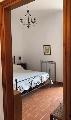 3 makuuhuonetta, silitysrauta/-lauta, Wi-Fi, vuodevaatteet