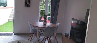 Apartment with courtyard, ideally located. Neatly decorated.