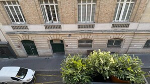 Exterior - Parisian Flat - Odeon Theater (Paris)