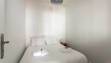 Apartment | 2 bedrooms, iron/ironing board, bed sheets
