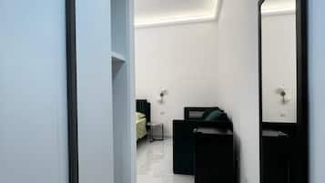 Kamar Triple Mewah | Minibar gratis, brankas, dan Wi-Fi gratis