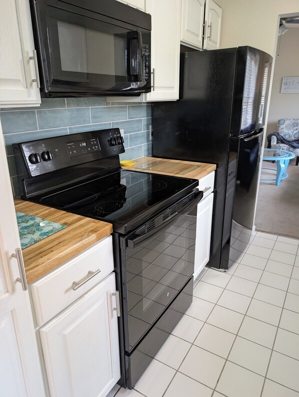 Micro-ondas, fogão, cooktop, lava-louças