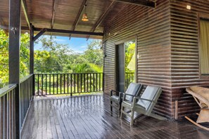 Terrace/patio - Tropical Cabin Near La Fortuna - Private Pool & BBQ Oasis (La Fortuna)