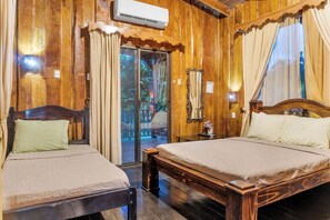 4 bedrooms, desk, free WiFi, bed sheets