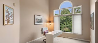 Sophia's MANOR C- Spacious/Quiet/Kid & Pet-Friendly