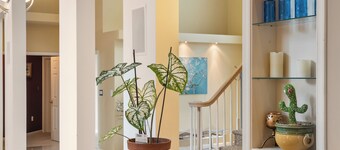 Sophia's MANOR C- Spacious/Quiet/Kid & Pet-Friendly