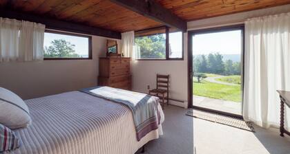 Secluded 4 bedroom home with sweeping mountain views in Williamstown