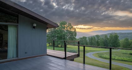 Mid Century Modern 4 bedroom home with sweeping mountain views in Williamstown